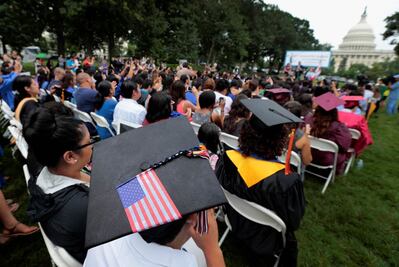 Gobierno de EU investiga becas de 5 universidades a dreamers e indocumentados; acusa discriminación "injusta" por origen nacional
