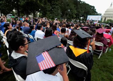 Gobierno de EU investiga becas de 5 universidades a dreamers e indocumentados; acusa discriminación "injusta" por origen nacional