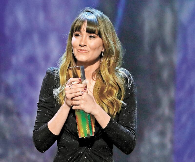 La intérprete de 20 años está promocionando su nueva canción “+”. Foto: JUANJO MARTÍN. EFE