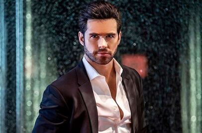 Filtran foto de Eleazar Gómez esposado tras ser acusado por violencia