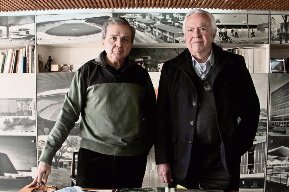 Javier Ramírez, hijo de Pedro, y Luis Martínez, orgullosos del inmueble (JUAN BOITES. EL UNIVERSAL)