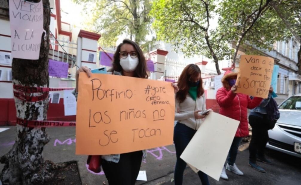 Protestas y tamborazos, así se vive en la sede de Morena su polémica elección de dirigente