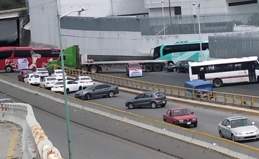 Bloqueos de integrantes de la Alianza Mexicana de Organizaciones de Transportistas en Morelos.
Foto: Especial.