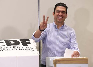 Jorge Romero vota para elegir nuevo dirigente nacional del PAN; apuesta por la unidad y abrir el partido