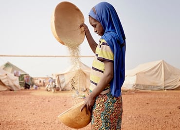 El leblouh, la práctica que obliga a niñas de África a comer para que encuentren marido