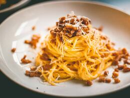Qué lleva el espagueti carbonara