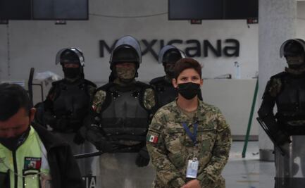 Jubilados de Mexicana ocupaban "ilegalmente" espacios en el AICM, dice el aeropuerto tras desalojarlos