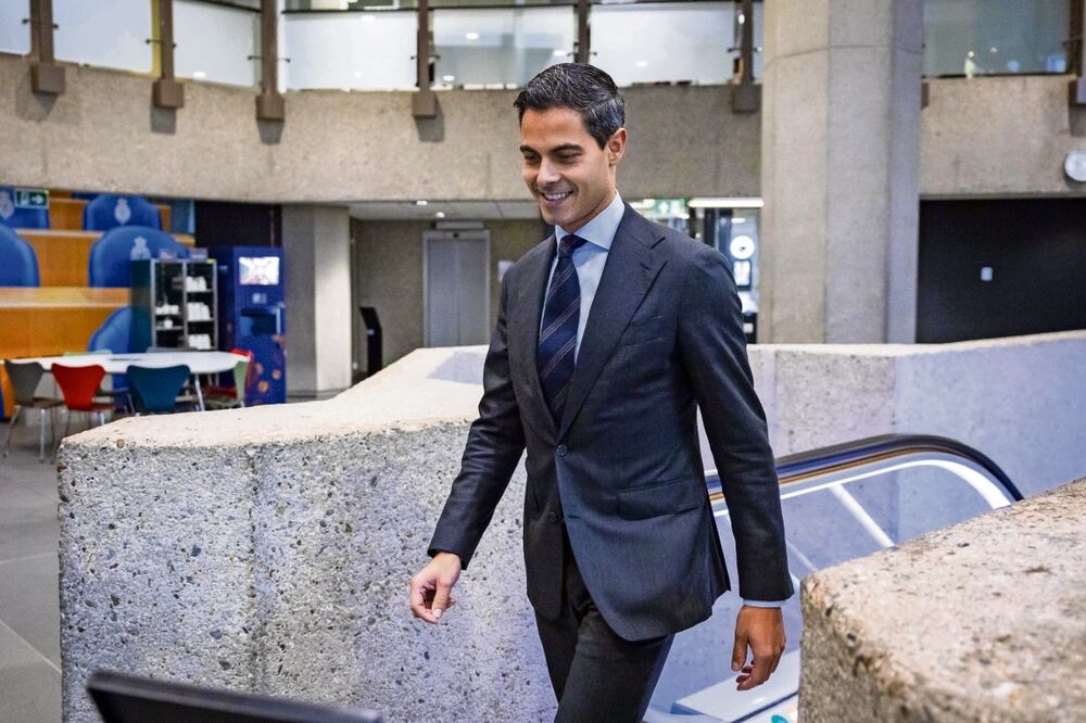 El líder del partido D66, Rob Jetten, al asistir el martes a una reunión con otros líderes de partidos en La Haya. Foto: de SEM VAN DER WAL. EFE