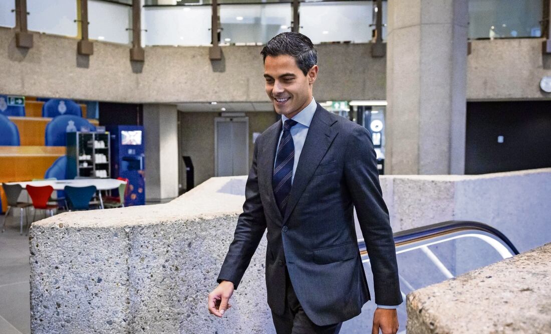 El líder del partido D66, Rob Jetten, al asistir el martes a una reunión con otros líderes de partidos en La Haya. Foto: de SEM VAN DER WAL. EFE