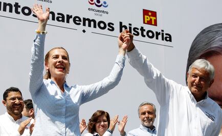 Beatriz Gutiérrez, AMLO's wife, warms up