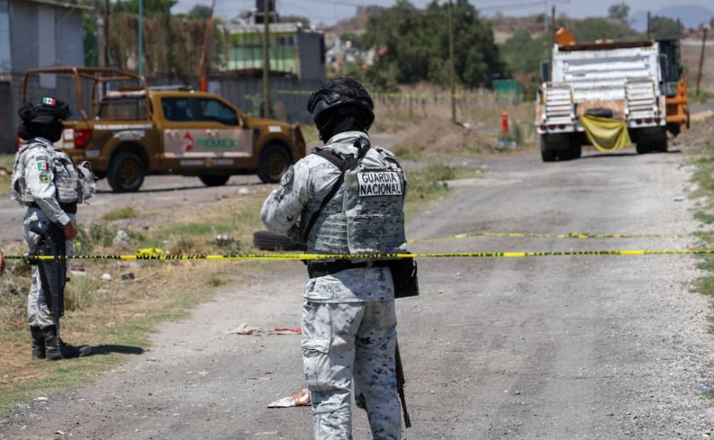 Fiscalía y Pemex revisan túnel clandestino en Acolman; hay cuatro fallecidos.
Foto: Karla Guerrero.