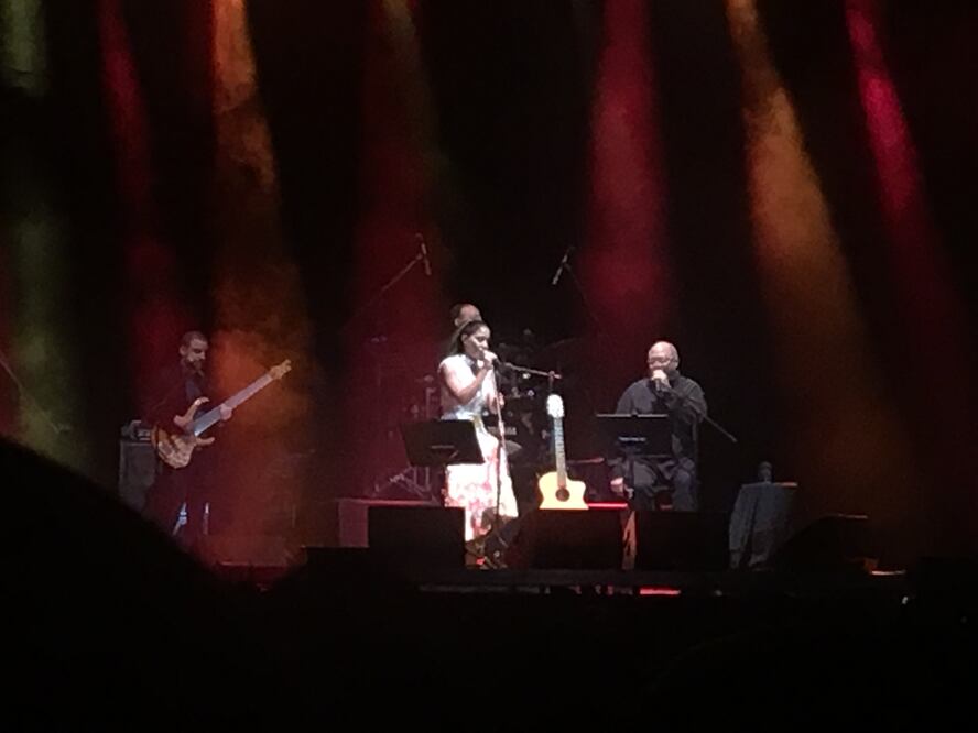 Pablo y Haydée repasaron los éxitos del cantautor cubano. (César Huerta. EL UNIVERSAL)