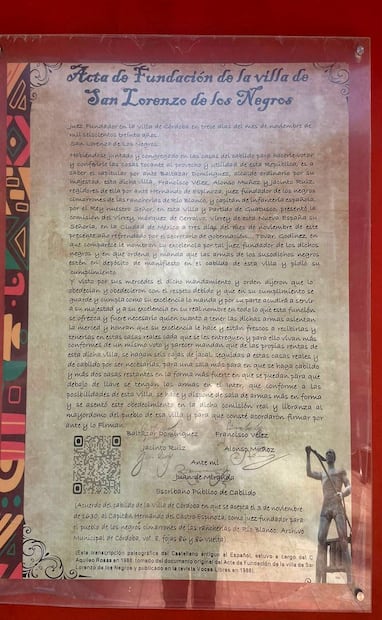 En la plaza del municipio de Yanga se encuentra una transcripción paleográfica del castellano antiguo al español moderno del acta de la fundación de San Lorenzo de los Negros, que tuvo lugar el 13 de noviembre de 1630. Foto: Arieh G. Apac.