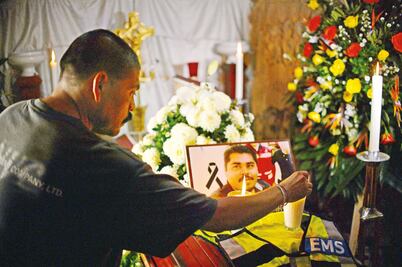 Blindan a familia de fotoperiodista