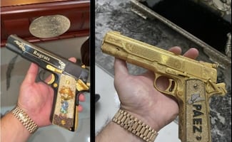 EU exhibe arsenal de "Carlitos Rugrats"; presumía en redes armas personalizadas con oro y gemas
