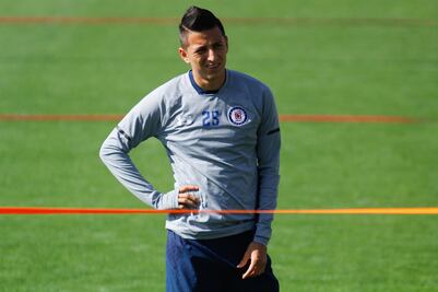 Caixinha compara a Roberto Alvarado con Joao Moutinho