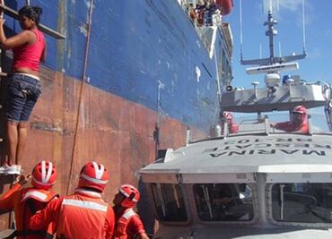 Semar evacua a cubanos que naufragaron en QRoo