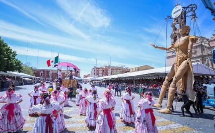 Carros alegóricos engalanan desfile de Primavera de la Feria de San Marcos 2023