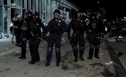 Policía de Hong Kong retoma el control del Parlamento tras protestas 