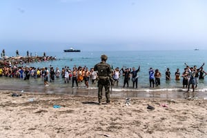 Más de 37 mil 500 migrantes han vuelto a Marruecos tras caos en Ceuta; al menos 50 mil entraron al territorio español