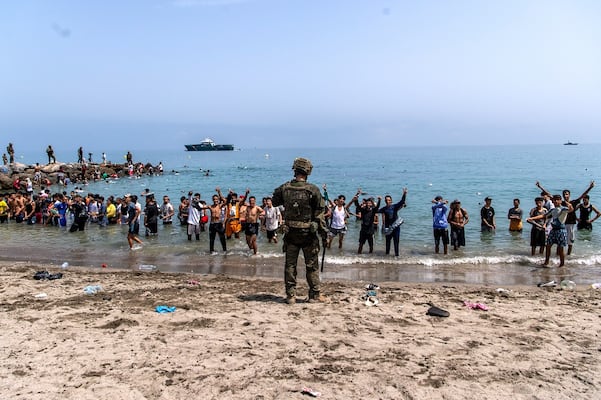 Marruecos reconoce 40 mil entradas de migrantes a Ceuta y 11 muertos; presenta primer balance oficial