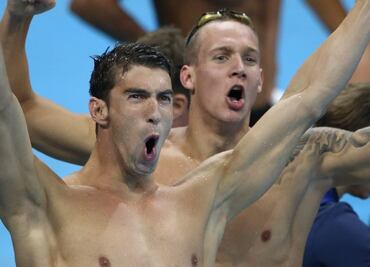 Phelps gana medalla de oro en sus quintos juegos olímpicos