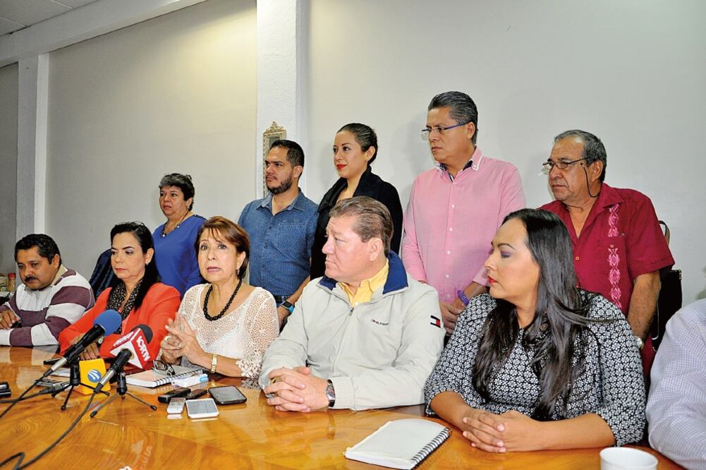 La fracción del PRI calificó de “inconstitucional” la determinación del TEPJF, pero acató el fallo y avaló a Pérez Díaz. ESPECIAL