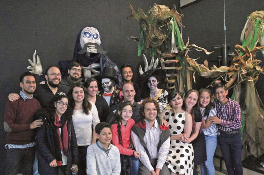 La actriz Francesca Guillén dice que la puesta elimina las fronteras porque aquí las tradiciones se unen en un “proyecto familiar ” (CORTESÍA)