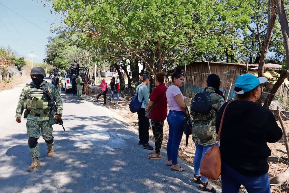 Militares y ministeriales se han apostado en esta zona de la sierra. Foto: Arturo de Dios Palma / EL UNIVERSAL
