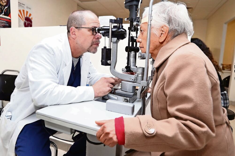En México, la córnea es el órgano que ocupa el segundo lugar en demanda para trasplante. Esperanza —en la imagen— es un caso de éxito (MONTSERRAT PERALTA)