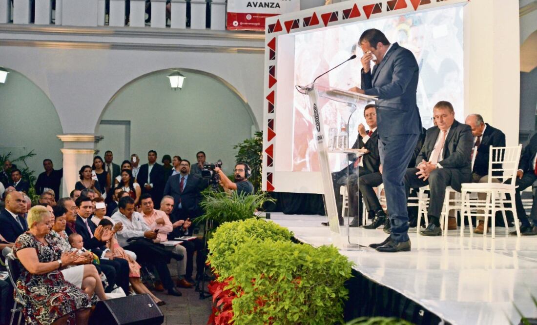 Cuauhtémoc Blanco rindió su informe en el Museo de la Ciudad, ante 300 personas, entre políticos, futbolistas, familiares y líderes populares. (TONY RIVERA. EL UNIVERSAL)