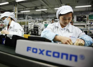 Foxconn, fabricante del iPhone, venderá 60 mil robots en 2016