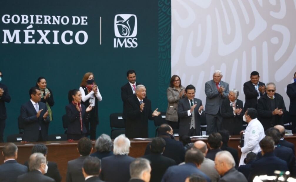 AMLO analiza encargar a las Fuerzas Armadas la distribución de medicinas