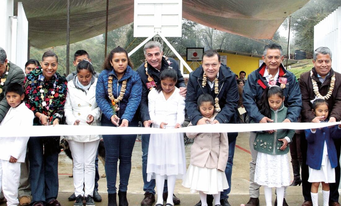 El gobernador Antonio Gali se comprometió a destinar un presupuesto especial a los 93 planteles del estado. (FOTO: Especial)