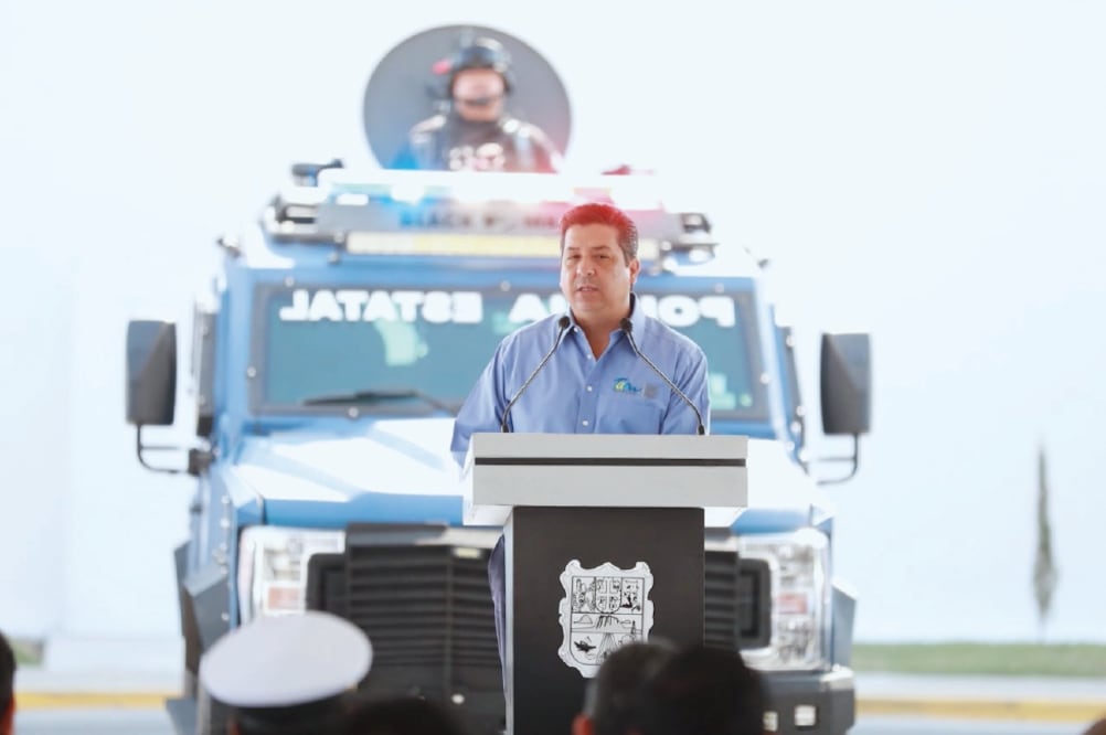 El gobernador Francisco García Cabeza de Vaca entregó ayer 20 patrullas a la Policía de Proximidad y tres vehículos tácticos Mamba. (FOTO: ARCHIVO EL UNIVERSAL)
