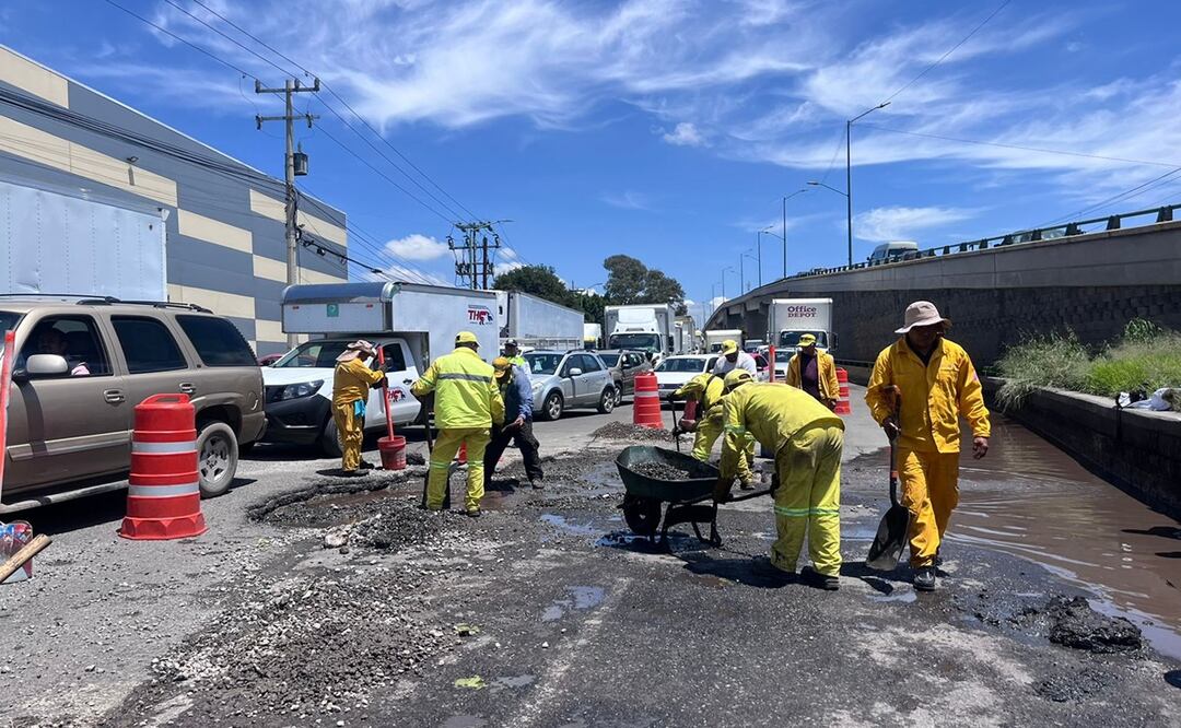 Reparación de baches y desagüe en la carretera Cuautitlán-Tlalnepantla provoca caos vial. Foto: Arturo Contreras