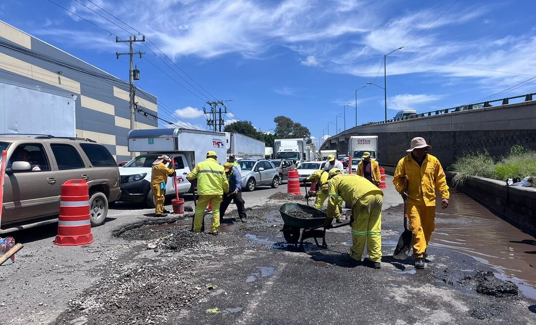 Reparación de baches y desagüe en la carretera Cuautitlán-Tlalnepantla provoca caos vial. Foto: Arturo Contreras
