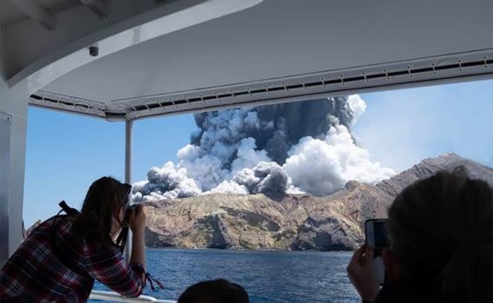 Descartan que haya supervivientes tras erupción de volcán en Nueva Zelanda