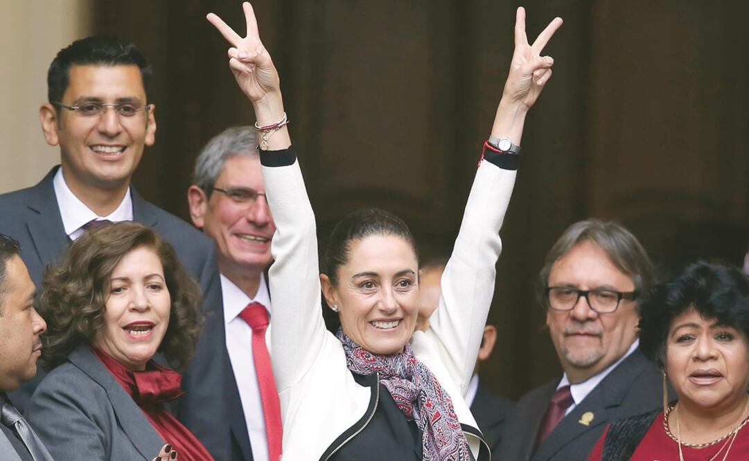Arropada por su gabinete, gobernadores y el Presidente de México, Claudia Sheinbaum protestó como jefa de Gobierno. Foto: AGUSTÍN SALINAS. EL UNIVERSAL