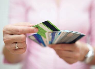 Corte resuelve que bancos están obligados a comprobar cargos no reconocidos; pide pruebas con documentos certificados