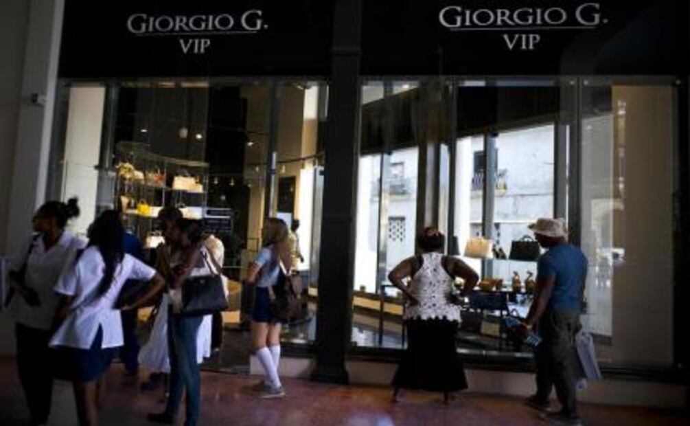 Cuba inauguró su primer centro comercial de lujo