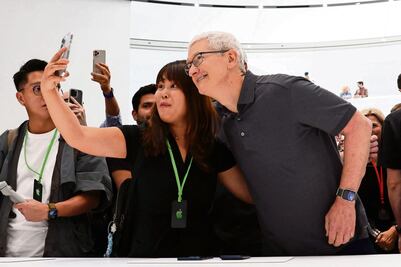 Apple lanza nueva generación de sus teléfonos y relojes