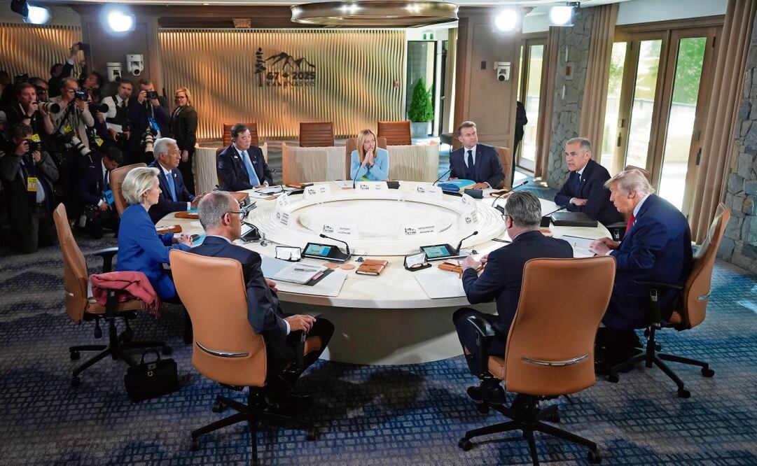 Los líderes del G7, más representantes de la Comisión Europea, ayer durante los trabajos de la cumbre en Kananaskis, Alberta, Canadá. Foto: Darryl Dyck / AP