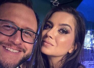 "Viva el amor", festejan José Ramón López Beltrán y su esposa desde el Zócalo