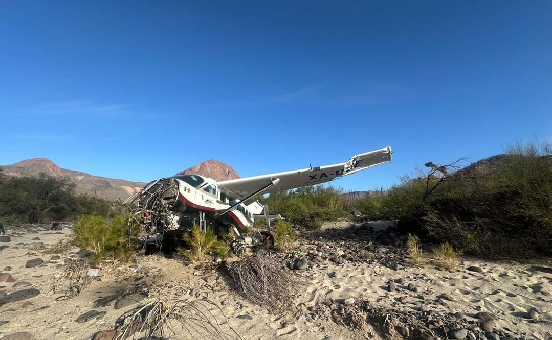 Las imágenes que han circulado, compartidas por las autoridades de Protección Civil, han llamado la atención por las graves afectaciones de la aeronave. Foto: Especial