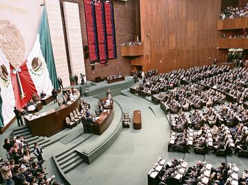 Mexican labor bill wins Congress vote, spurred by Pelosi warning