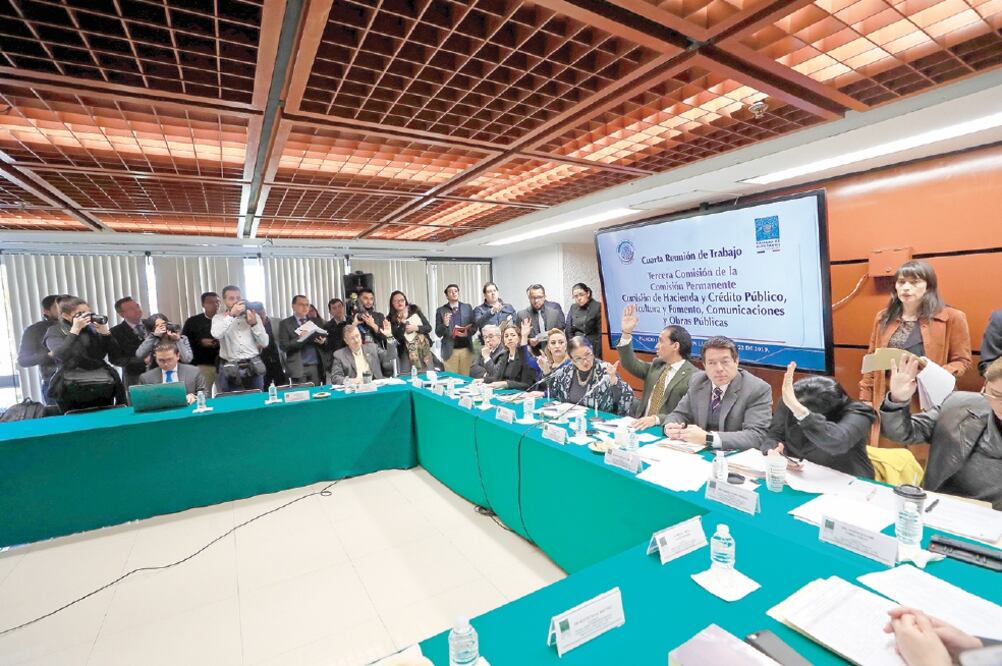 Reunión de la Tercera Comisión, encargada de revisar los dictámenes para los nombramientos de Jonathan Heath y Gerardo Esquivel al Banxico. (IRVIN OLIVARES. EL UNIVERSAL)