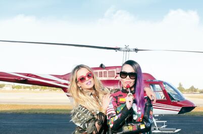 María José trae la falda bien puesta