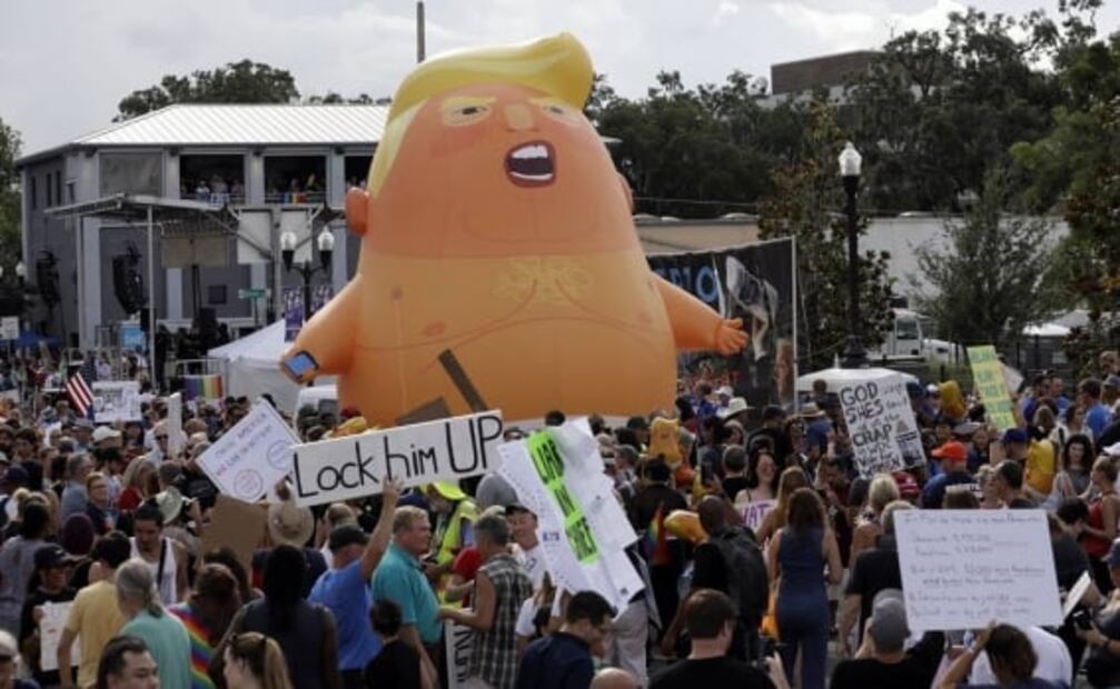 ¿Cómo el globo de “Baby Trump” se convirtió en símbolo de protesta contra el presidente de EU?