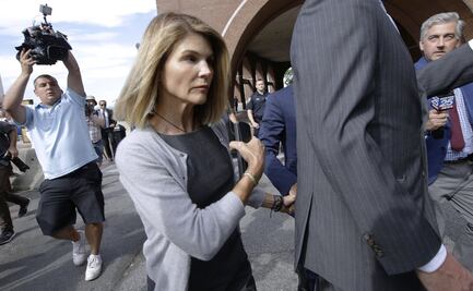 Lori Loughlin se reporta en prisión para cumplir sentencia por fraude universitario 